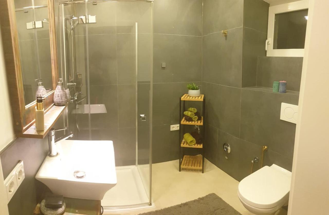 Apartment Mit Schoener, Moderner Einrichtung Cologne Extérieur photo