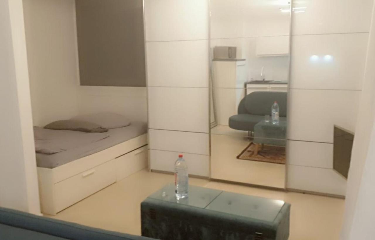Apartment Mit Schoener, Moderner Einrichtung Cologne Extérieur photo