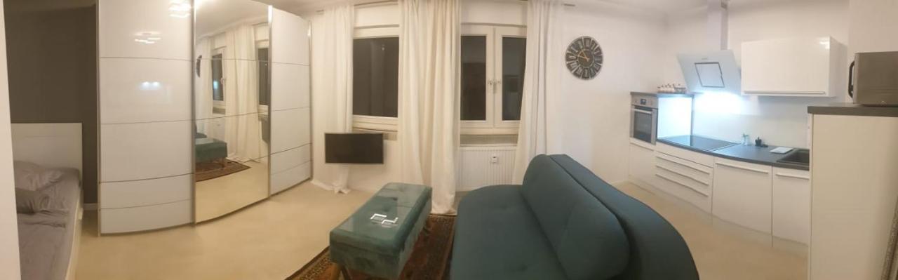 Apartment Mit Schoener, Moderner Einrichtung Cologne Extérieur photo